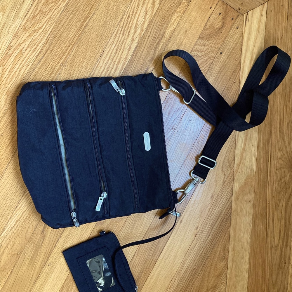 Unused Baggallini cross body travel bag